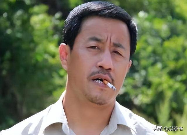 61岁王小宝现状：住300平豪宅领4815退休金，和闫学晶追求不一样