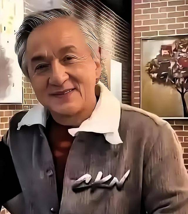 52岁吴绮莉欣慰不已!71岁成龙和女儿关系破冰,返港工作事业稳定