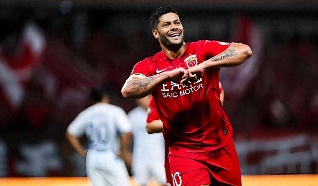 新赛季缺他不行！上港紧急考虑回购16球边锋，亚冠前必须搞定！