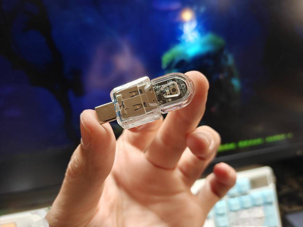 西圣GC1游戏手柄体验分享，有灯光有体感，玩起来还不错