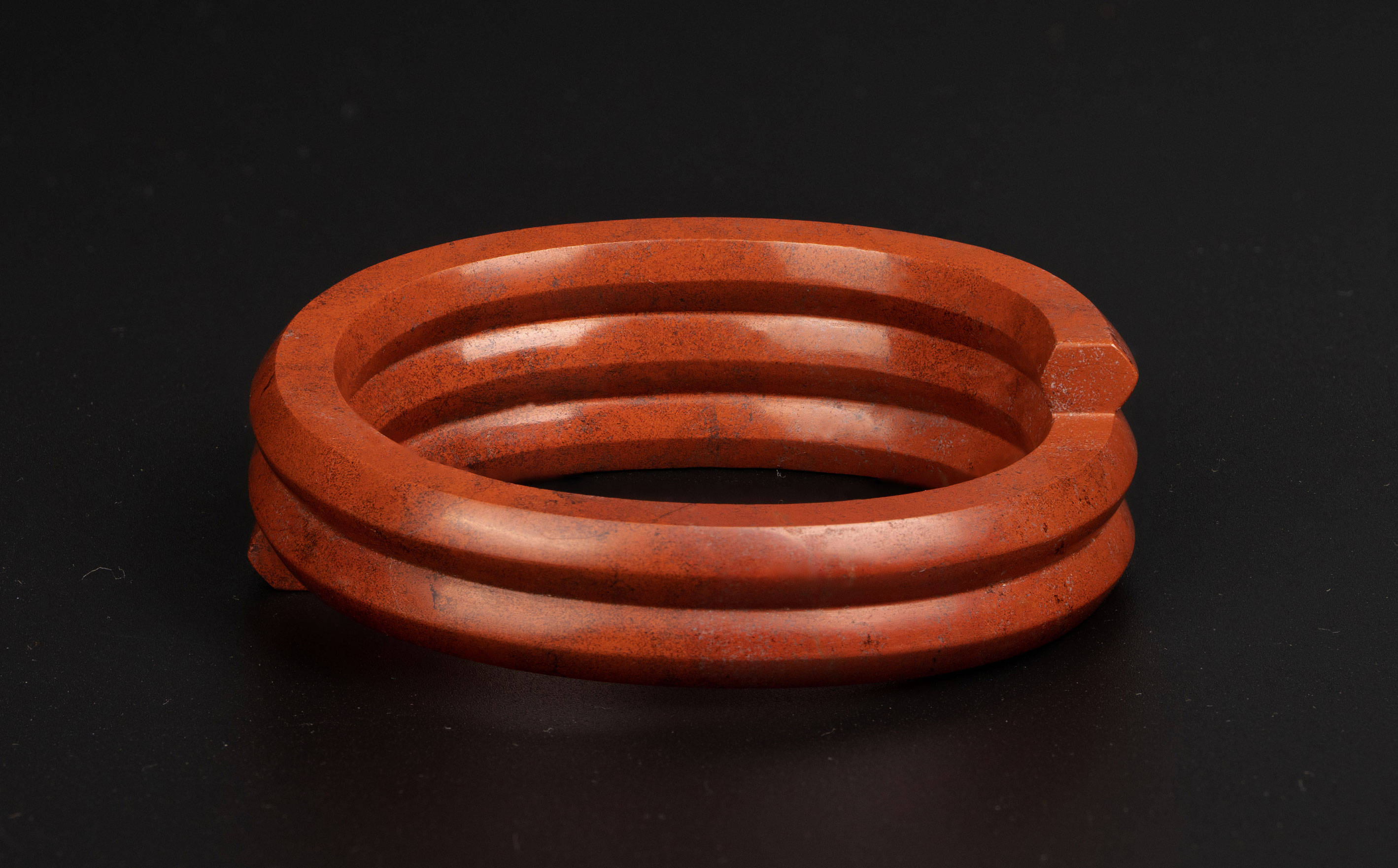 解读玛瑙手镯定制生产的魅力