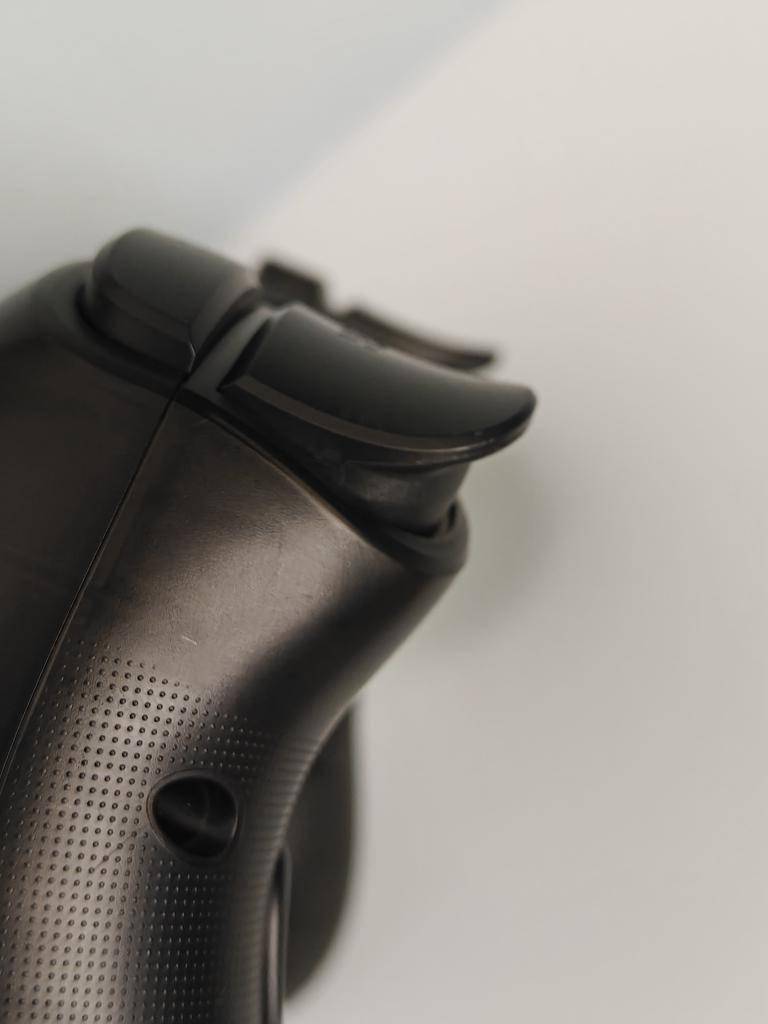 西圣GC1游戏手柄体验分享，有灯光有体感，玩起来还不错