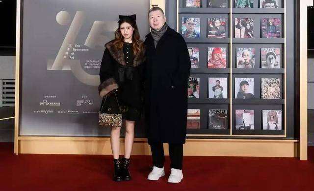 徐帆回应离婚5个月，冯小刚近况曝光，他的“小心思”再藏不住了