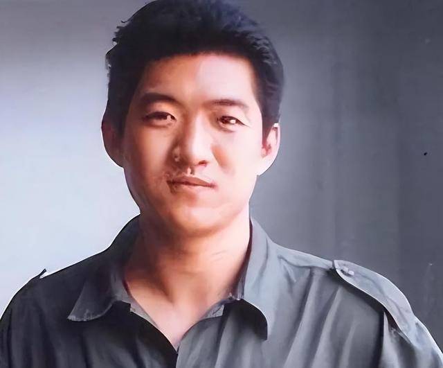 曾暗恋过梅婷,被长相耽误多年的陈明昊,靠《小城大事》再次翻红