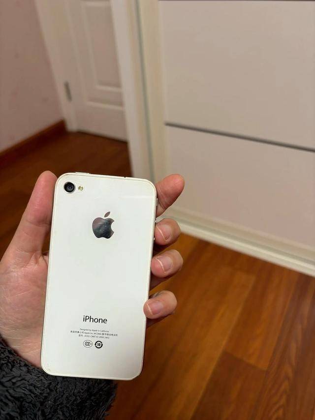 电子古董涨价60倍，iPhone4成新宠，年轻人在怀旧中找什么？