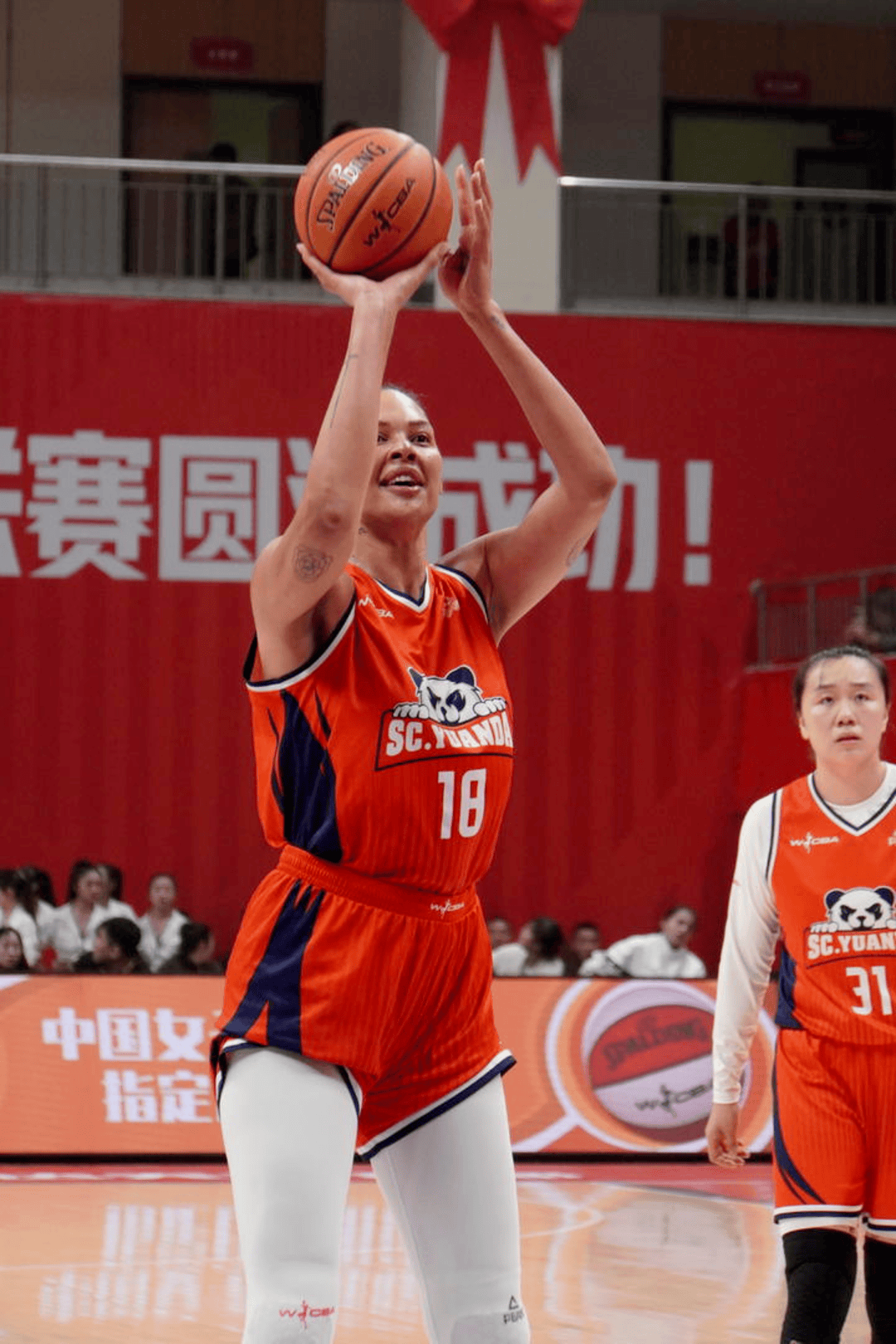 坎贝奇“两双”带领四川女篮力克WCBA领头羊