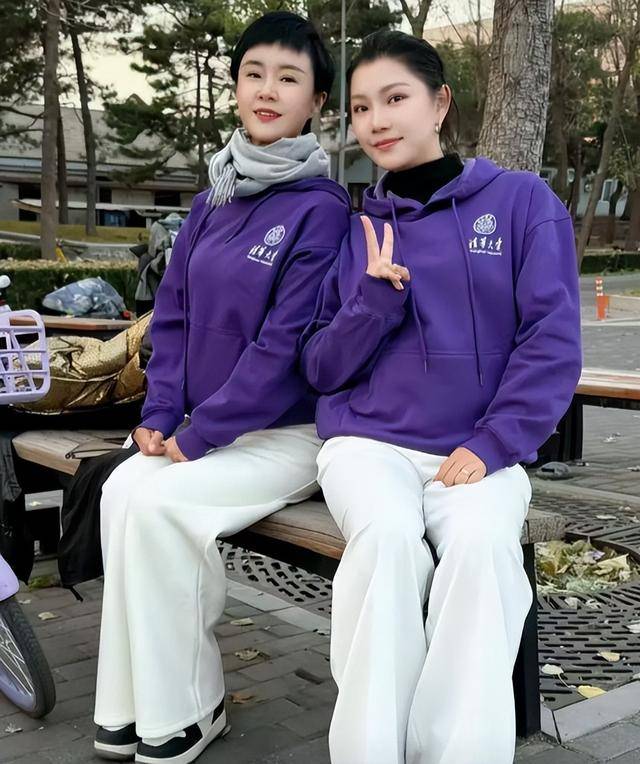 贺娇龙追悼会举行！丈夫悲痛送别妻子，主编透露坠马原因