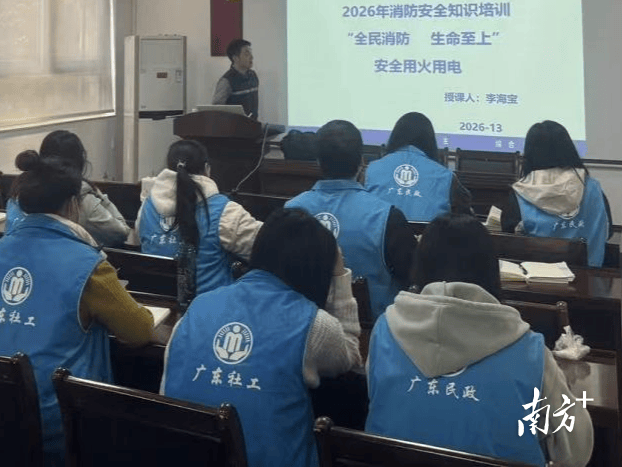 理论讲解+实操演练石井街开展消防安全知识培训活动