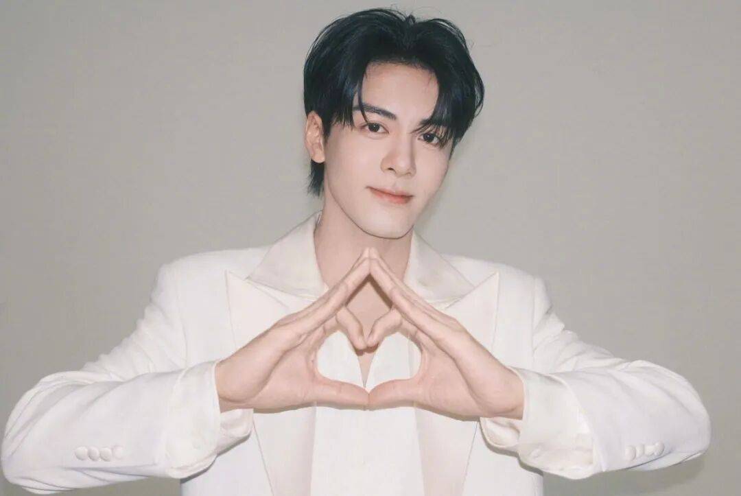 【2026.1.20】孙千陈靖可？侯明昊和卢昱晓？李M德当打包员？曾舜晞和爱奇艺续约？村晚含金量？化C雨跟孩子？封面图