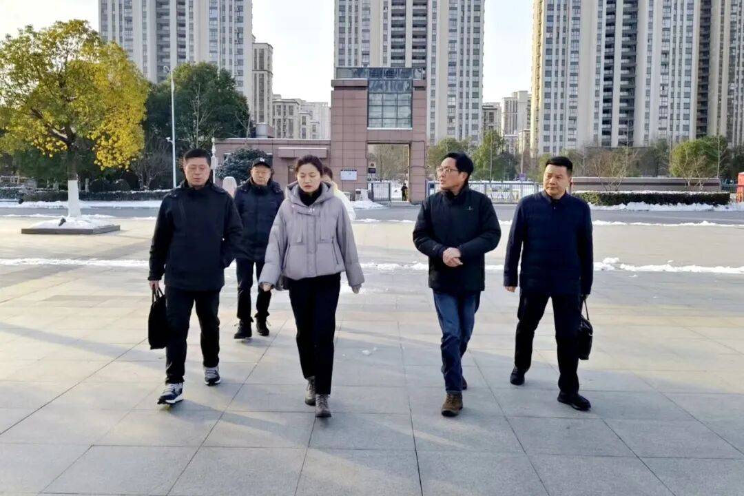 副县长张成伟来舒城二中检查指导冬季校园安全工作_我校_情况_雨雪