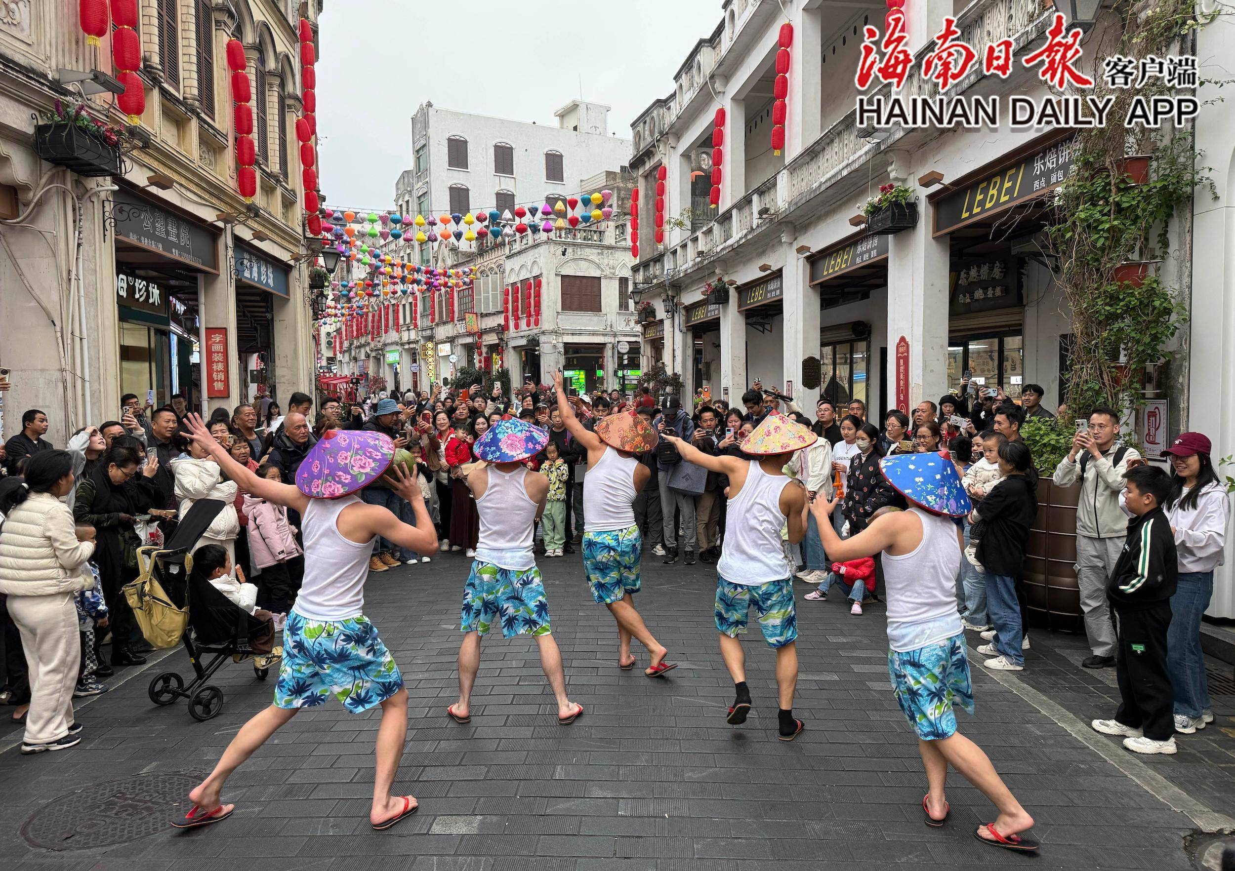 海口骑楼老街年味近了 海口骑楼老街年味近了