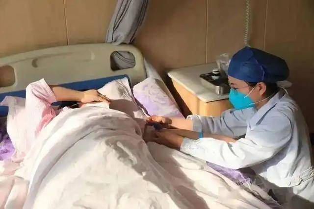 53岁女子糖尿病住院，医生告诫：这5种早餐尽量停用，别再贪吃了