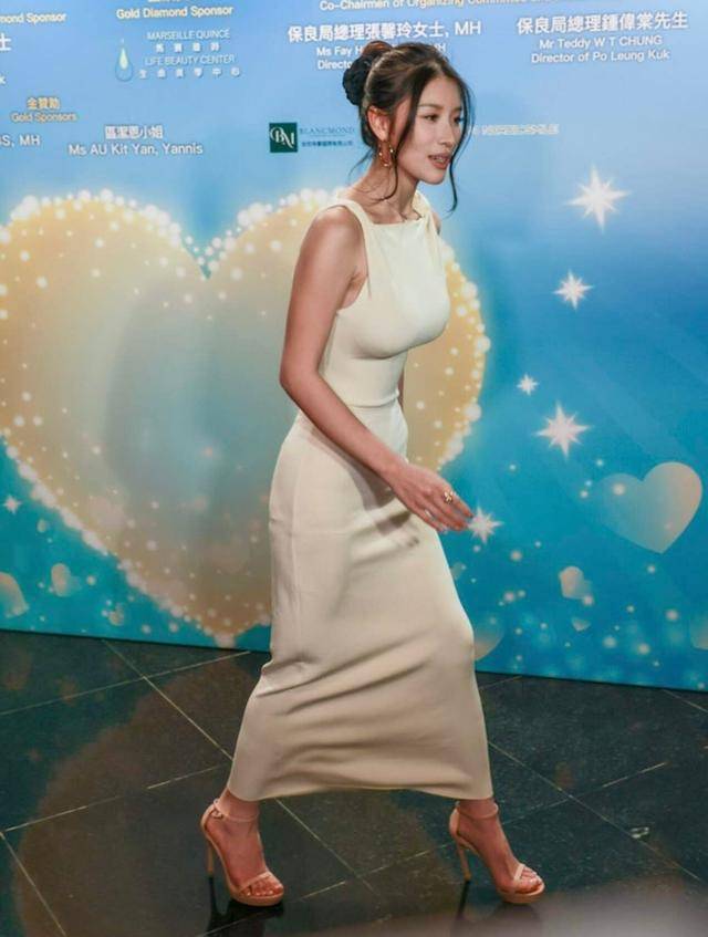 TVB“最强body”舞会展现傲人上围，曾被网上问价，不介意性感封面图