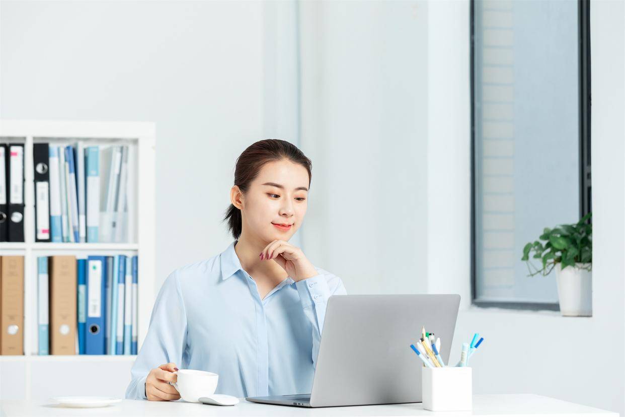 网购百草味958克坚果礼盒只有33克坚果：是