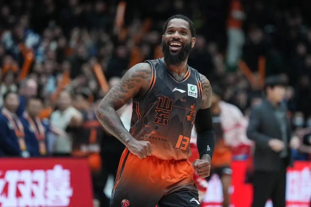 体坛午爆｜曼联3:2送阿森纳主场首败，山东男篮明战宁波男篮