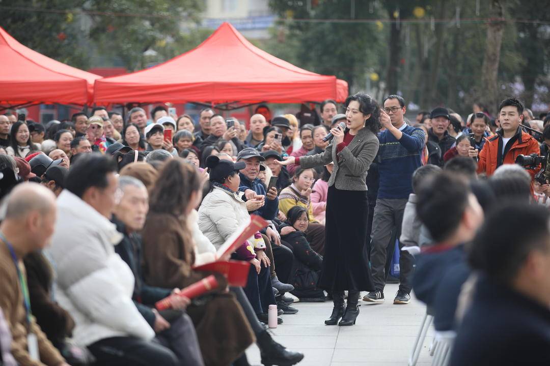 2026四川新年惠民文艺演出岳池专场温情上演 国家级艺术送到群众家门口