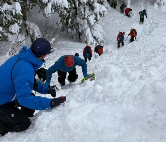 图片[2]-6名中国男子日本滑雪被困“死亡谷”，历时20小时获救-华闻时空