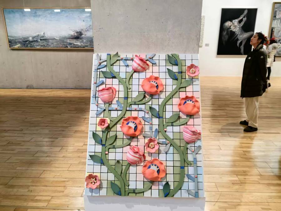 龙美术馆新年大展《70》启幕 聚焦全球“70后”艺术家代际对话