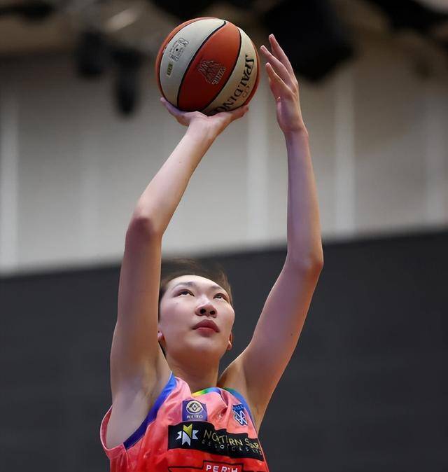 韩旭伤停1场复出又伤了：只打11分钟膝盖扭伤 4中1仅2分创新低