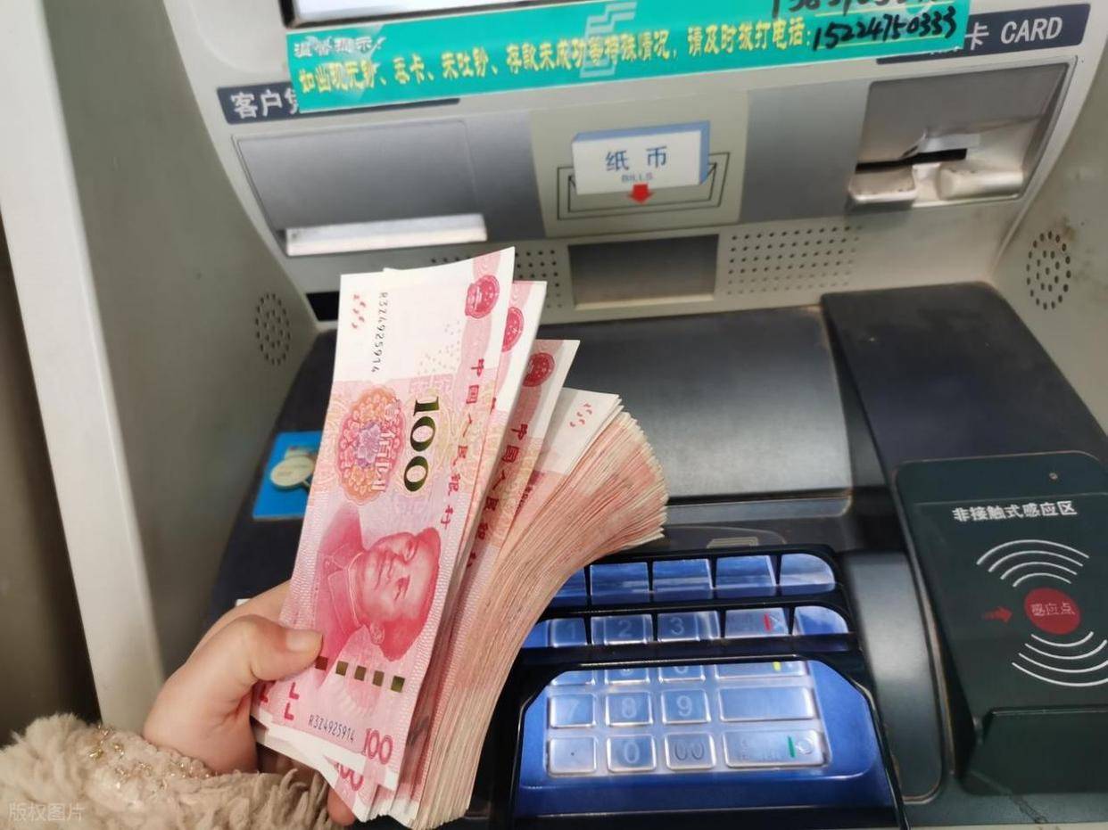 为什么银行员工,总让客户去ATM机取钱,有这5大原因,看完秒懂了,原来以前真是误会了_柜台_现金_业务