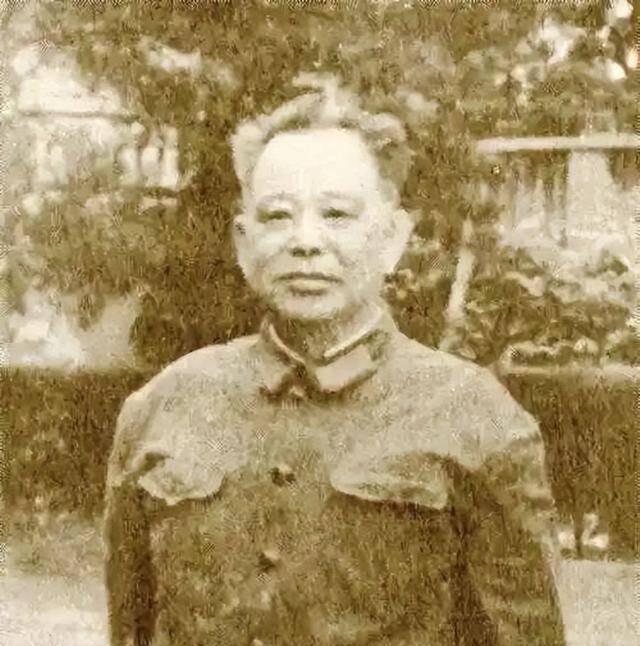 他靠边站多年，被任命军区副司令，政委却不同意：不来行不行！_工作_张希钦_廖汉生