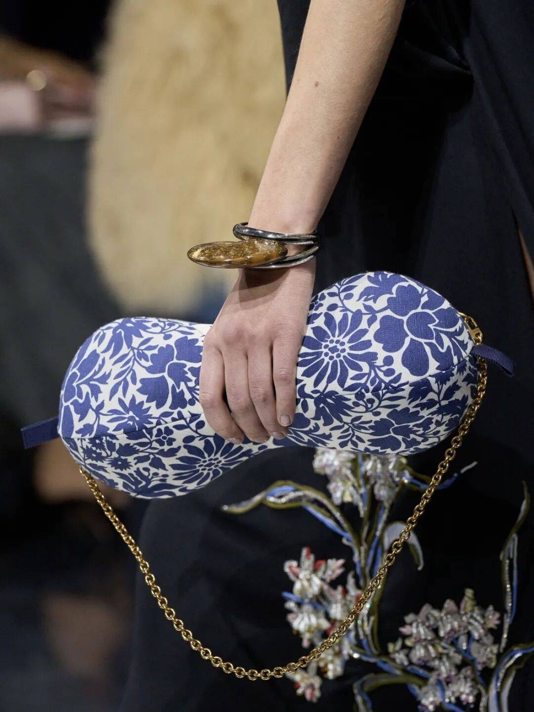 Jonathan_Anderson在DIOR的高级订制首秀，玩出了什么“花样”？