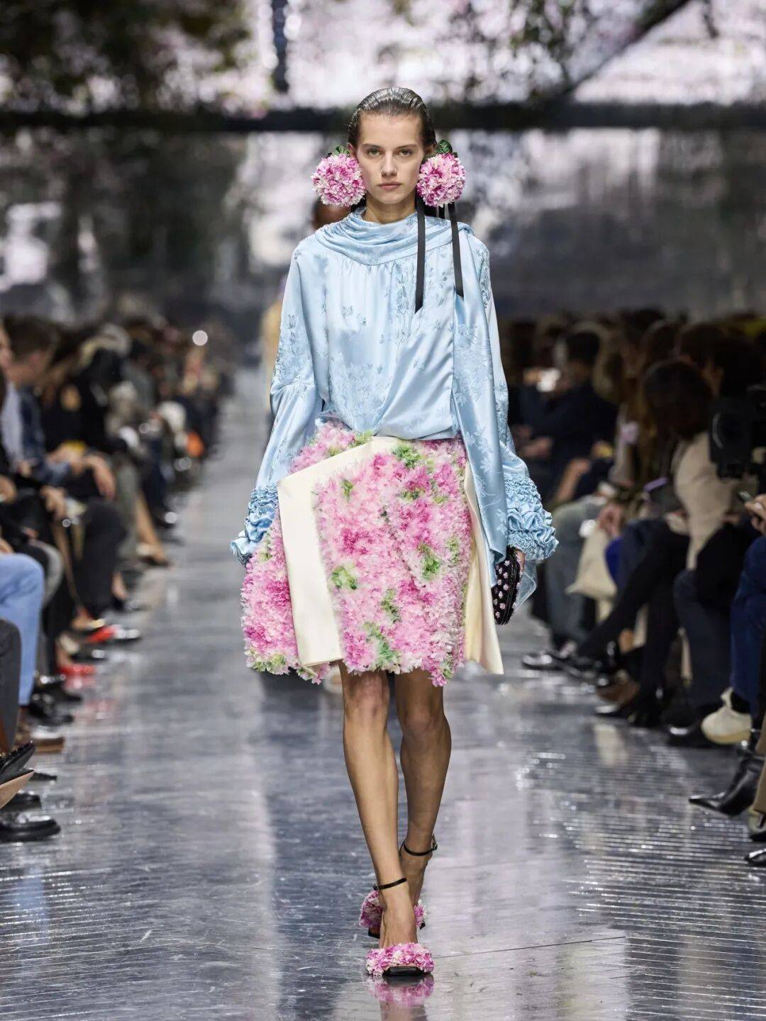 Jonathan_Anderson在DIOR的高级订制首秀，玩出了什么“花样”？