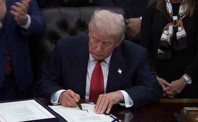 当不成总统了？美国民调数据出来了特朗普下令德国要求美道歉