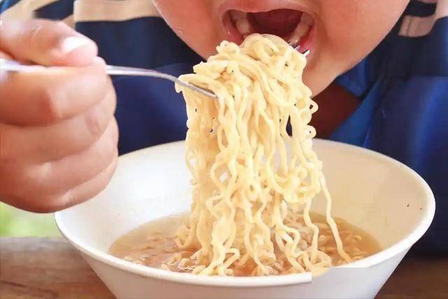 调查发现：若每天早上都吃面条，用不了多久，身体或有这5个变化
