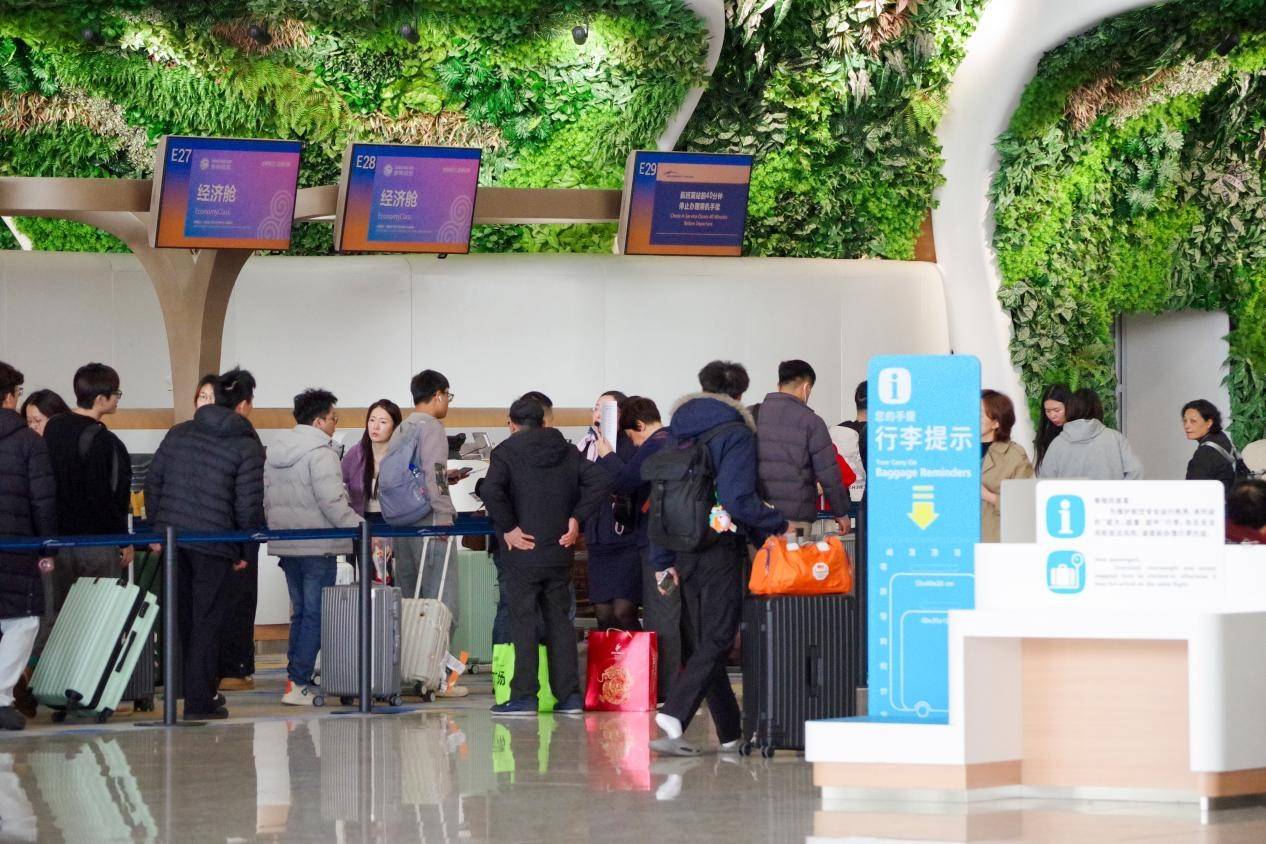 春运期间东航在粤预计运输旅客128万人次 国产大飞机C919投入珠海运营