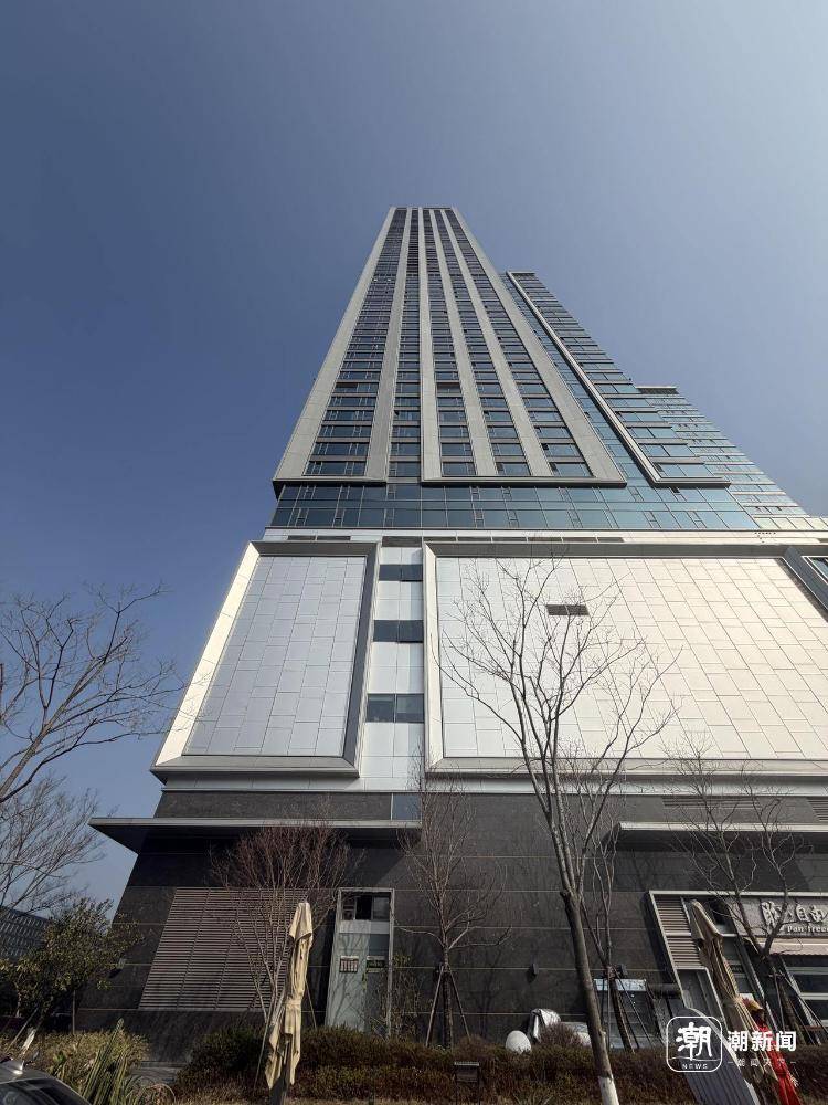 “每天等电梯20多分钟！”业主忍痛卖房：家住40层，没有一天不闹心