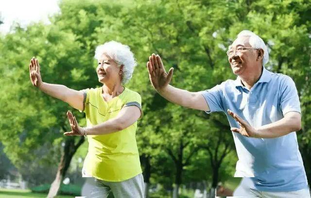 医生提醒：超过67的老人，最好停止这几种行为，对身体没有好处