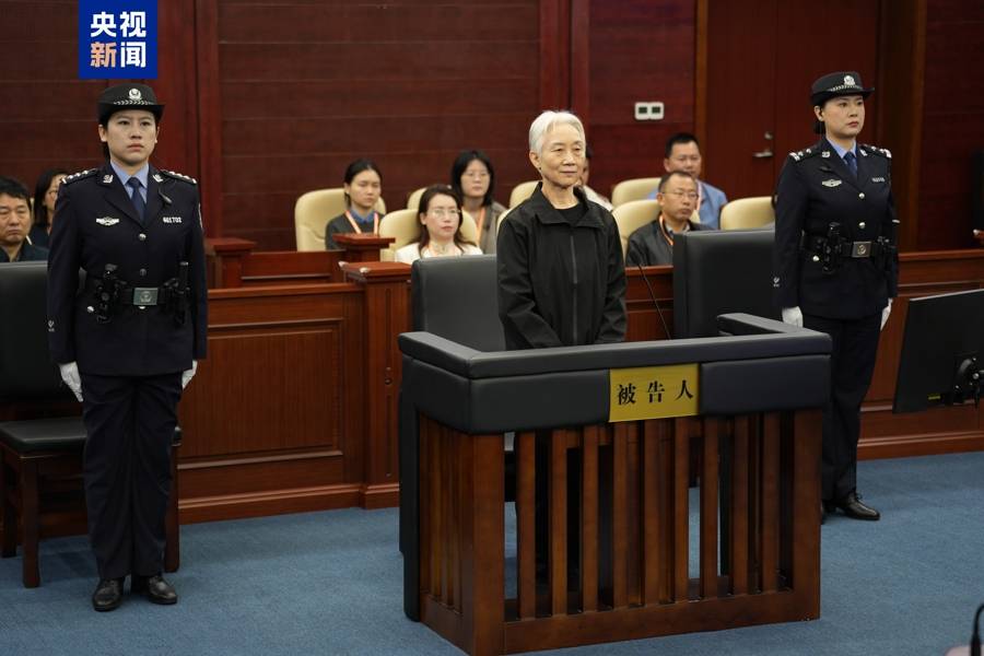 打虎!中央委员易炼红被查,今年已有三名正部级官员落马