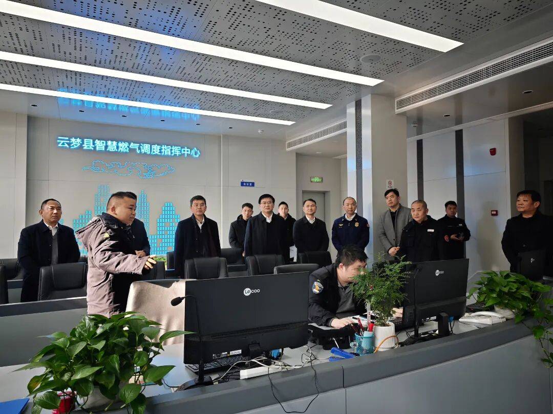 尹亮带队开展春节前安全生产检查暨慰问一线工作人员