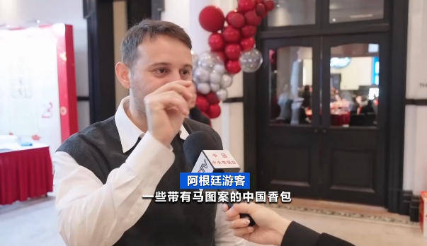 图片[5]-“到中国过年成热潮” 外国人沉浸式体验中国年-华闻时空