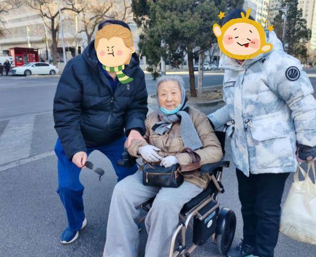 98岁师伟近况曝光,满头白发坐轮椅,曾接连痛失儿子、丈夫、女儿_命运_日子_银幕