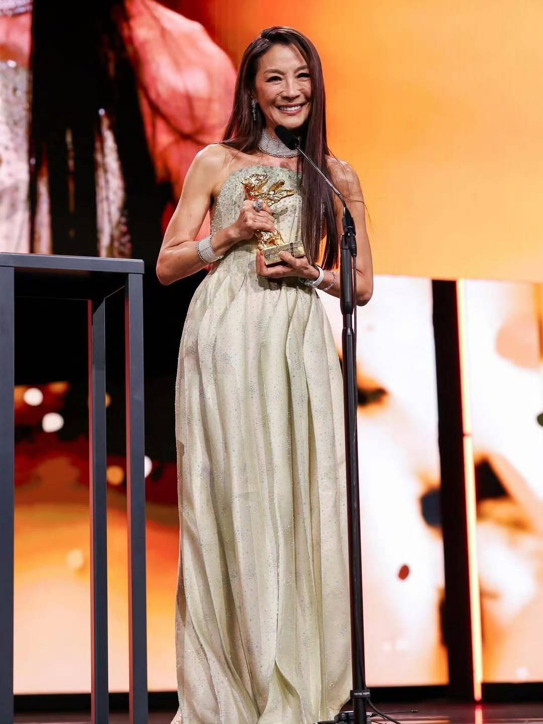 63岁杨紫琼泪流满面领取柏林金沙娱乐- 威尼斯人- 太阳城 