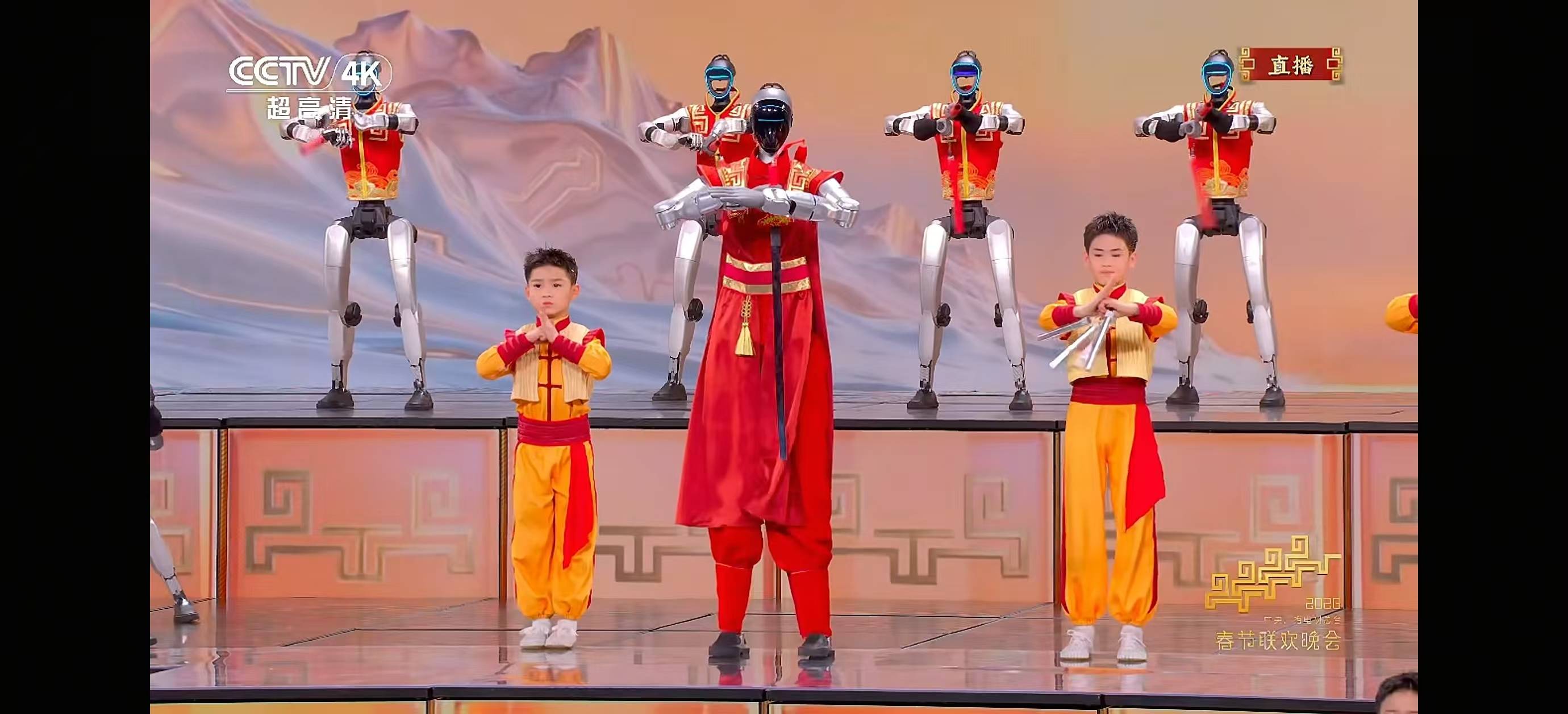 央视春晚武术节目《武BOT》亮相,宇树科技人形机器人演绎传统武术_动作_Unitree_长剑