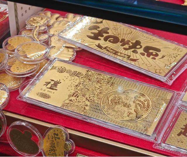 新春走基层 | 金价回调下的深圳水贝:黄金卖爆,马年金钞断货,白银却没人要?__新春走基层 | 金价回调下的深圳水贝:黄金卖爆,马年金钞断货,白银却没人要?