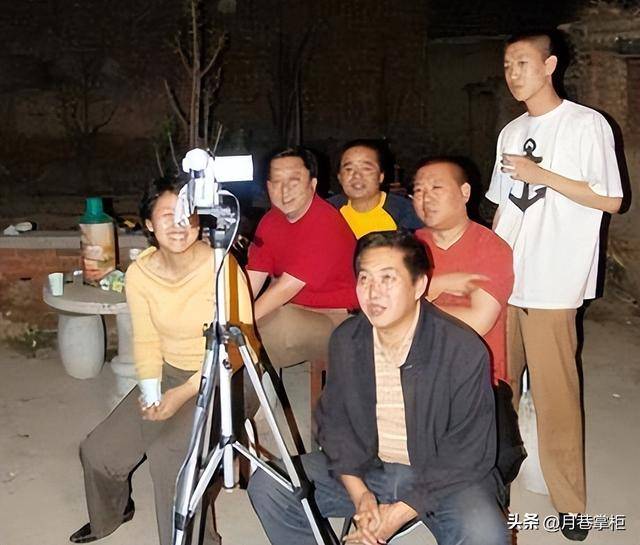 德云社30周年封箱夜，曹云金热度“碾压”郭德纲，恶心的一幕发生