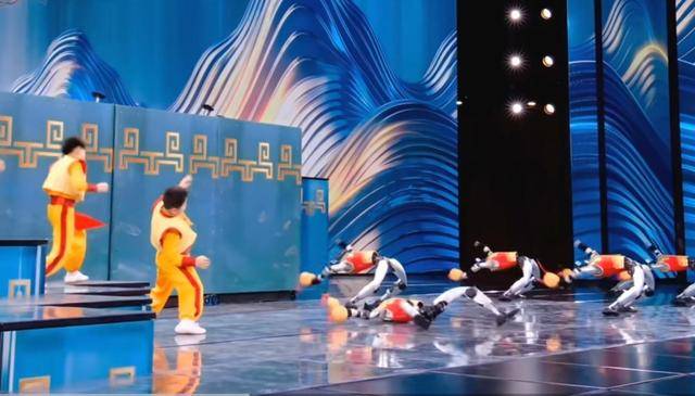 马斯克警告：未来5年，白领比蓝领更危险！AI会“吃掉”你的饭碗