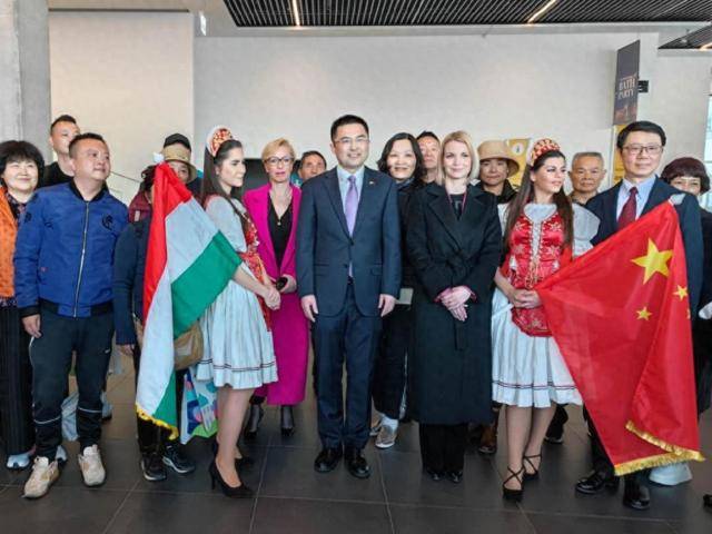 半岛体育- 半岛体育官方网站- APP下载中国失散的“亲兄弟”默默为中国“挡刀”向人敞开大门！