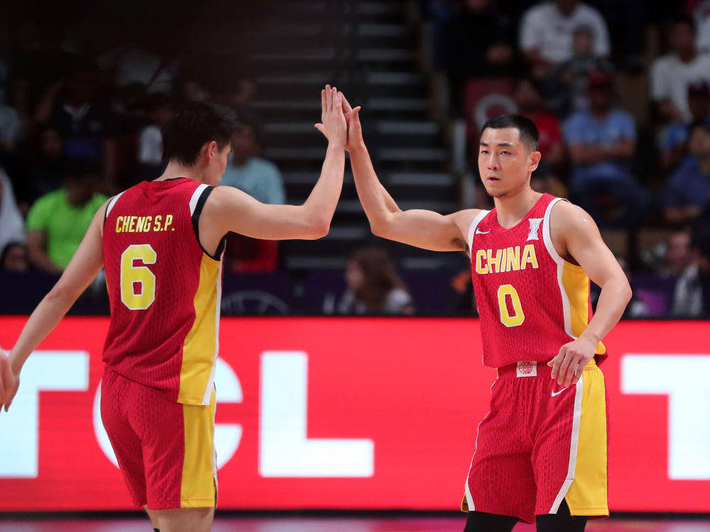 体坛午爆｜皇马第23次晋级欧冠16强，世预赛中国男篮今战日本