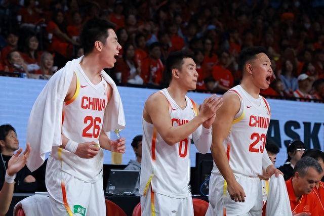 怒了！中国男篮拼来的胜利，竟被FIBA暗讽是从日本手中“偷的”？