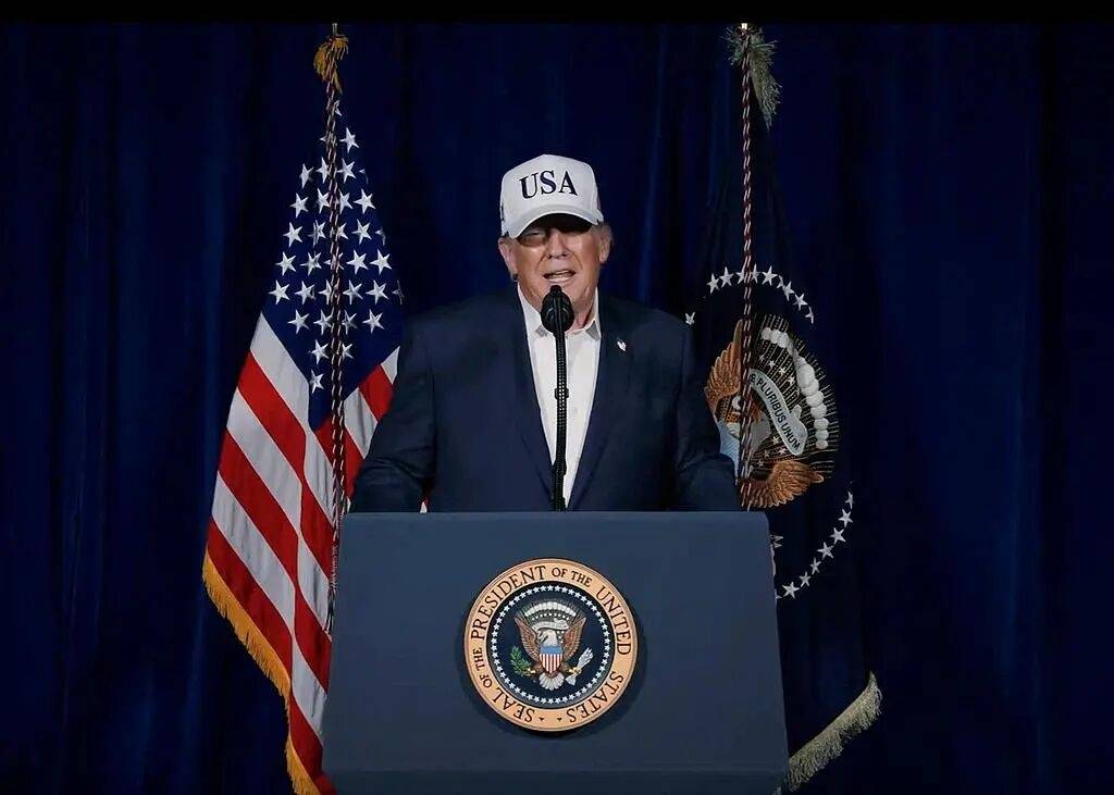 特朗普称击沉9艘伊朗舰艇，摧毁伊朗海军总部；美军否认“林肯”号航母被伊朗导弹击中