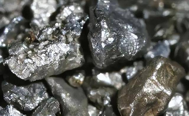 钨价两年暴涨超300%!黑钨精矿突破74.5万元/吨,刷新历史纪录_供给_需求_缺口