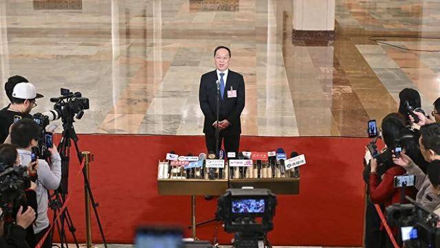 李乐成，首次亮相“部长通道”_人工智能_为人_发展