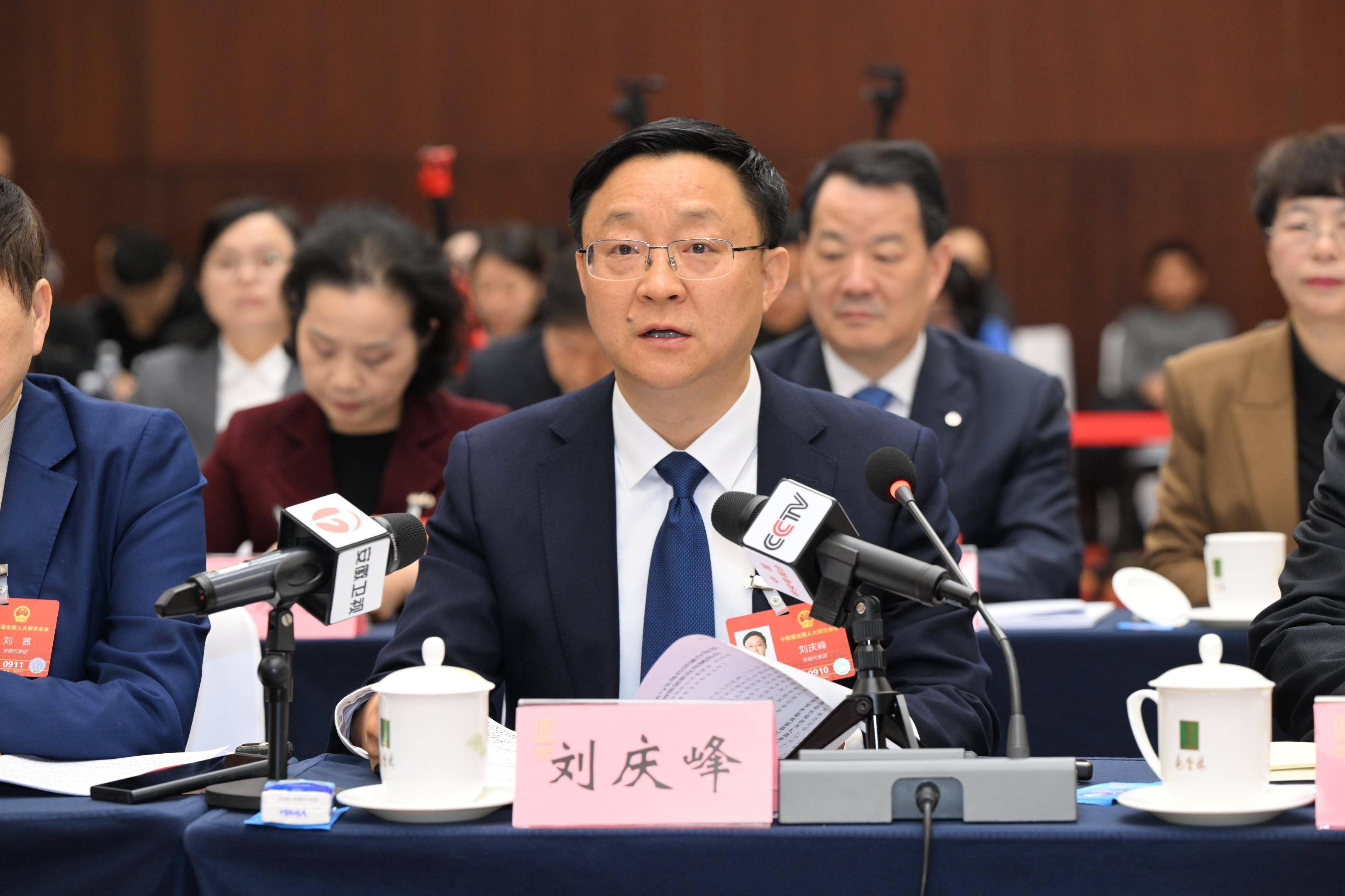 部分AI学伴仍是“答题工具”，刘庆峰：简单套大模型走不远