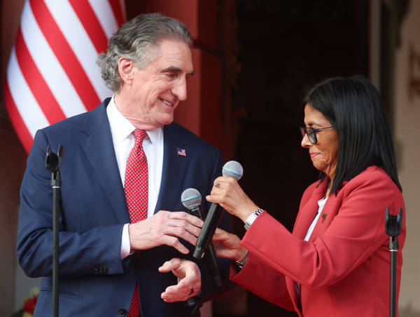 “价值1亿美元委内瑞拉黄金运抵美国”，美高官还不忘扯到中国 -华闻时空