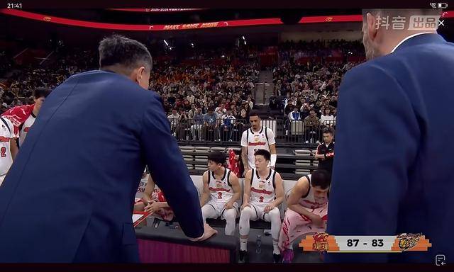 宏远小外援差，大小组合不怪杜锋乱弹琴，徐杰更差，张皓嘉会救赎